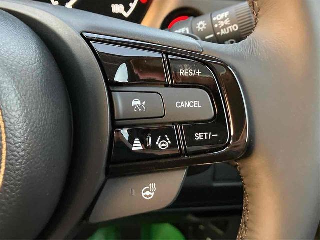 ヴェゼル ｅ：ＨＥＶ　Ｚ　バックカメラ　クリアランスソナー　オートクルーズコントロール　レーンアシスト　衝突被害軽減システム　オートライト　ＬＥＤヘッドランプ　アルミホイール　スマートキー　アイドリングストップ　電動格納ミラー（11枚目）