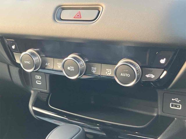 ヴェゼル ｅ：ＨＥＶ　Ｚ　バックカメラ　クリアランスソナー　オートクルーズコントロール　レーンアシスト　衝突被害軽減システム　オートライト　ＬＥＤヘッドランプ　アルミホイール　スマートキー　アイドリングストップ　電動格納ミラー（13枚目）