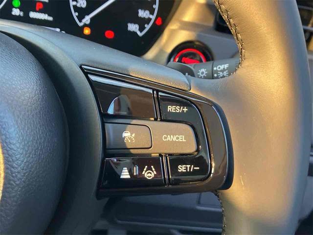 【電動リアゲート】届きにくく重たいバックドアもスイッチひとつで開閉が可能です。