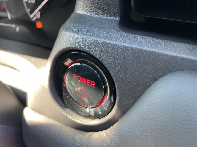 エンジン始動も楽チンです。イチイチ鍵を出す手間も無くなりますよ。