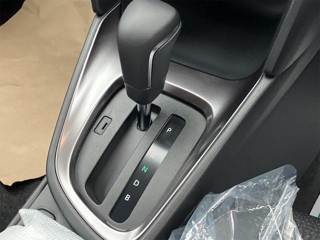 ヤリスクロス ハイブリッドZ 全周囲カメラ クリアランスソナー オートクルーズコントロール レーンアシスト パワーシート 衝突被害軽減システム ナビ TV オートマチックハイビーム オートライト LEDヘッドランプ アルミホイール(12枚目)