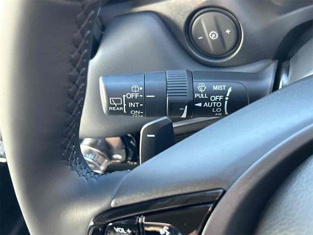 ヴェゼル ｅ：ＨＥＶ　Ｚ　登録済み未使用車　バックカメラ　クリアランスソナー　オートクルーズコントロール　レーンアシスト　衝突被害軽減システム　オートライト　ＬＥＤヘッドランプ　アルミホイール　スマートキー　電動格納ミラー（10枚目）