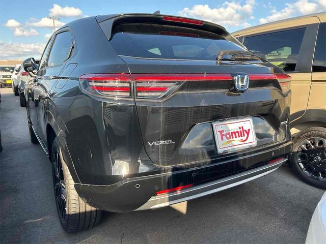 ヴェゼル ｅ：ＨＥＶ　Ｚ　登録済み未使用車　バックカメラ　クリアランスソナー　オートクルーズコントロール　レーンアシスト　衝突被害軽減システム　オートライト　ＬＥＤヘッドランプ　アルミホイール　スマートキー　電動格納ミラー（20枚目）