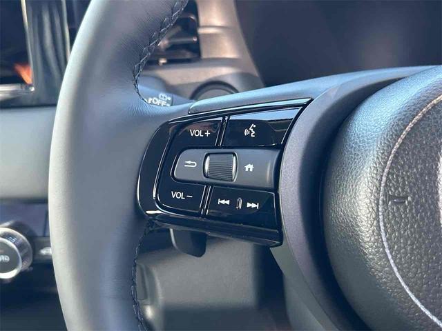 ヴェゼル ｅ：ＨＥＶ　Ｚ　登録済み未使用車　バックカメラ　クリアランスソナー　オートクルーズコントロール　レーンアシスト　衝突被害軽減システム　オートライト　ＬＥＤヘッドランプ　アルミホイール　スマートキー　電動格納ミラー（44枚目）