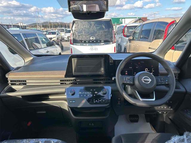 セレナ ｅ－パワー　ハイウェイスターＶ　登録済み未使用車　バックカメラ　サイドカメラ　クリアランスソナー　オートクルーズコントロール　衝突被害軽減システム　両側電動スライドドア　オートマチックハイビーム　オートライト　ＬＥＤヘッドランプ（6枚目）