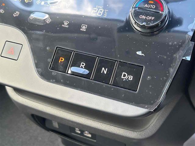 セレナ ｅ－パワー　ハイウェイスターＶ　登録済み未使用車　バックカメラ　サイドカメラ　クリアランスソナー　オートクルーズコントロール　衝突被害軽減システム　両側電動スライドドア　オートマチックハイビーム　オートライト　ＬＥＤヘッドランプ（9枚目）