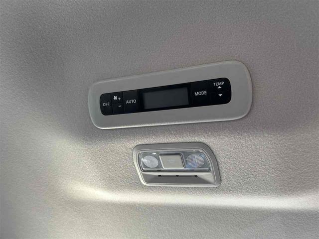 セレナ ｅ－パワー　ハイウェイスターＶ　登録済み未使用車　バックカメラ　サイドカメラ　クリアランスソナー　オートクルーズコントロール　衝突被害軽減システム　両側電動スライドドア　オートマチックハイビーム　オートライト　ＬＥＤヘッドランプ（15枚目）