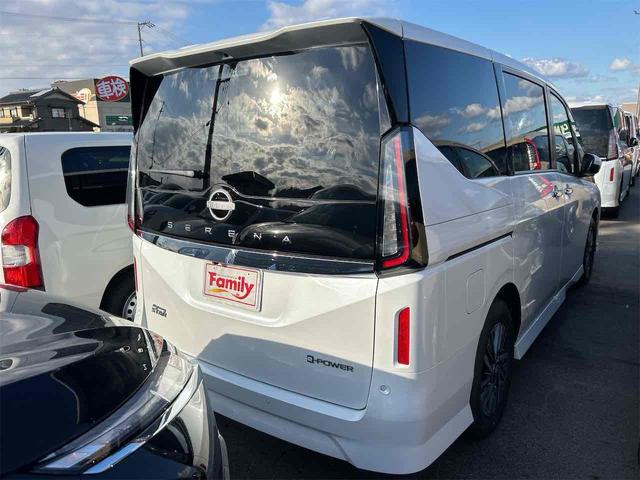 セレナ ｅ－パワー　ハイウェイスターＶ　登録済み未使用車　バックカメラ　サイドカメラ　クリアランスソナー　オートクルーズコントロール　衝突被害軽減システム　両側電動スライドドア　オートマチックハイビーム　オートライト　ＬＥＤヘッドランプ（20枚目）