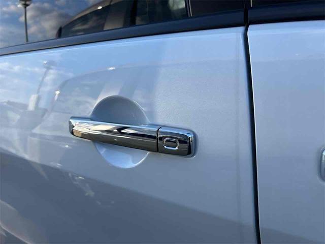 セレナ ｅ－パワー　ハイウェイスターＶ　登録済み未使用車　バックカメラ　サイドカメラ　クリアランスソナー　オートクルーズコントロール　衝突被害軽減システム　両側電動スライドドア　オートマチックハイビーム　オートライト　ＬＥＤヘッドランプ（32枚目）
