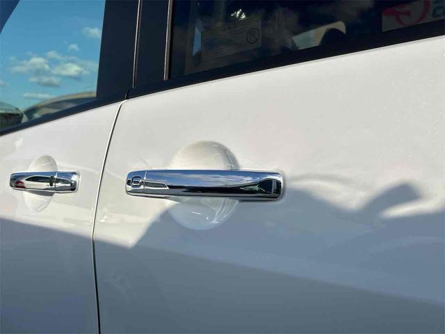 セレナ ｅ－パワー　ハイウェイスターＶ　登録済み未使用車　バックカメラ　サイドカメラ　クリアランスソナー　オートクルーズコントロール　衝突被害軽減システム　両側電動スライドドア　オートマチックハイビーム　オートライト　ＬＥＤヘッドランプ（39枚目）