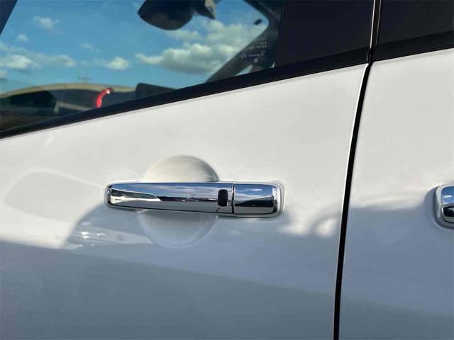 セレナ ｅ－パワー　ハイウェイスターＶ　登録済み未使用車　バックカメラ　サイドカメラ　クリアランスソナー　オートクルーズコントロール　衝突被害軽減システム　両側電動スライドドア　オートマチックハイビーム　オートライト　ＬＥＤヘッドランプ（40枚目）