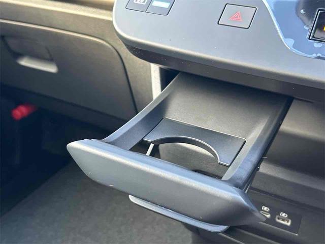 セレナ ｅ－パワー　ハイウェイスターＶ　登録済み未使用車　バックカメラ　サイドカメラ　クリアランスソナー　オートクルーズコントロール　衝突被害軽減システム　両側電動スライドドア　オートマチックハイビーム　オートライト　ＬＥＤヘッドランプ（45枚目）