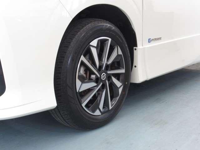 セレナ 1.2 e-POWER ハイウェイスター V ナビ/後席モニタ-/アラビュ/プロパイ/スマ- 360°カメラ エマジェンシーブレーキ 1オナ スマキー バックカメラ LED レーンアシスト 点検記録簿付 ETC Aストップ イモビ フルオートエアコン アルミホイール エアバック メモリーナビ(13枚目)
