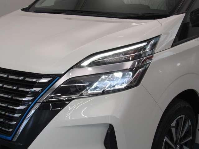 セレナ 1.2 e-POWER ハイウェイスター V ナビ/後席モニタ-/アラビュ/プロパイ/スマ- 360°カメラ エマジェンシーブレーキ 1オナ スマキー バックカメラ LED レーンアシスト 点検記録簿付 ETC Aストップ イモビ フルオートエアコン アルミホイール エアバック メモリーナビ(14枚目)