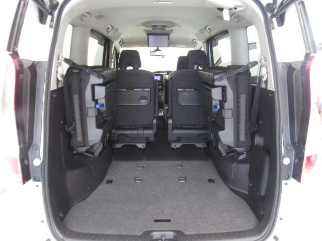 セレナ 1.2 e-POWER ハイウェイスター V ナビ/後席モニタ-/アラビュ/プロパイ/スマ- 360°カメラ エマジェンシーブレーキ 1オナ スマキー バックカメラ LED レーンアシスト 点検記録簿付 ETC Aストップ イモビ フルオートエアコン アルミホイール エアバック メモリーナビ(17枚目)