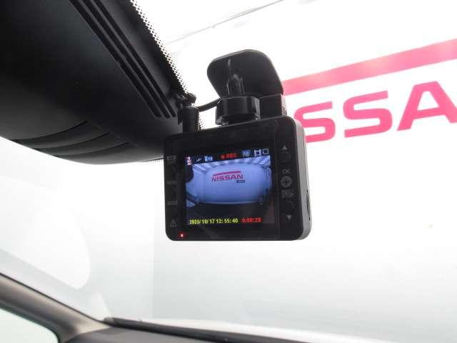 セレナ 1.2 e-POWER ハイウェイスター V ナビ/後席モニタ-/アラビュ/プロパイ/スマ- 360°カメラ エマジェンシーブレーキ 1オナ スマキー バックカメラ LED レーンアシスト 点検記録簿付 ETC Aストップ イモビ フルオートエアコン アルミホイール エアバック メモリーナビ(20枚目)