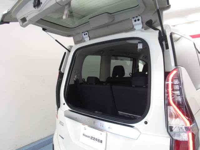 セレナ ２．０　ハイウェイスター　Ｖ　１０インチナビ／後席モニタ－／プロパイ／アラビ　アラウンドビュ－　１オナ　アルミ　衝突被害軽減　ＬＤＰ　エアバッグ　両側オートスライドドア　ＬＥＤライト　インテリジェントキー　点検記録簿　サイドカメラ　メモリーナビ　アダプティブクルーズコントロール（15枚目）