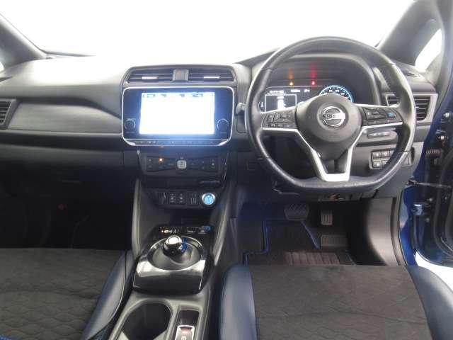 リーフ AUTECH 9インチナビ/アラビュ/プロパイ/シートヒ-タ アダプティブクルーズコントロール バックモニター 全方位カメラ LEDヘッドライト インテリジェントキー 車線逸脱警報 オートエアコン ETC メモリーナビ ワンセグTV 記録簿 アルミ(3枚目)