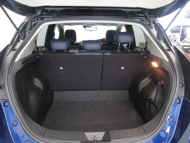 リーフ AUTECH 9インチナビ/アラビュ/プロパイ/シートヒ-タ アダプティブクルーズコントロール バックモニター 全方位カメラ LEDヘッドライト インテリジェントキー 車線逸脱警報 オートエアコン ETC メモリーナビ ワンセグTV 記録簿 アルミ(14枚目)