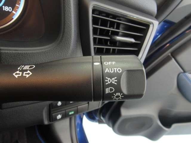 リーフ AUTECH 9インチナビ/アラビュ/プロパイ/シートヒ-タ アダプティブクルーズコントロール バックモニター 全方位カメラ LEDヘッドライト インテリジェントキー 車線逸脱警報 オートエアコン ETC メモリーナビ ワンセグTV 記録簿 アルミ(20枚目)