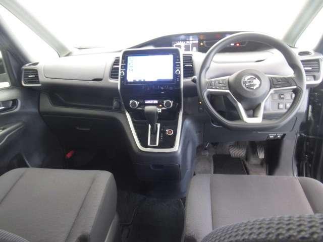 セレナ 2.0 X VセレクションII 9インチナビ/後席モニタ-/アラビュ/ドラレ(3枚目)