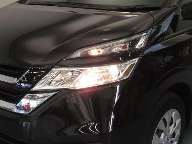 セレナ 2.0 X VセレクションII 9インチナビ/後席モニタ-/アラビュ/ドラレ(14枚目)