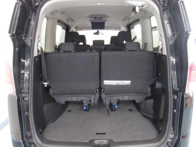 セレナ 2.0 X VセレクションII 9インチナビ/後席モニタ-/アラビュ/ドラレ(16枚目)