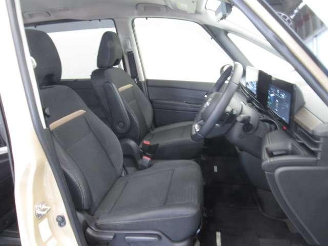 セレナ ２．０　ハイウェイスターＶ　ＮＣナビ／アラビュ／ドラレコ前後／プロパイ／ＥＴ　Ｗ電動スライド　レーダークルコン　レーンアシスト　ＬＥＤランプ　ワンオーナー車　盗難防止システム　ＥＴＣ装備　カーテンエアバッグ　アルミホイール　キーフリー　メモリ－ナビ　ナビＴＶ　エアコン　ドラレコ（7枚目）