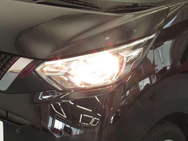 デイズ ６６０　Ｘ　９インチディスプレイオーディオ／バックモニ　踏み間違え防止　スマートキー　イモビライザー　バックカメラ　レーンキープ　アイドリングストップ　キーレス　フルオートエアコン　ＷＡＢ　記録簿　運転席エアバック　サイドエアバッグ　ＰＳ　アルミホイール（11枚目）