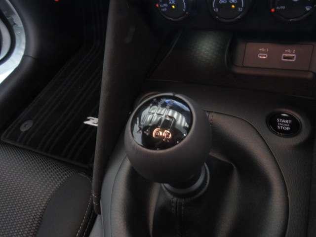 フェアレディZ 3.0 ナビ/バックモニタ-/ETC/クルコン/純正OPリ インテリジェントクルーズコントロール LEDヘッド バックカメラ 衝突軽減システム ワンオーナー エアコン パワーウィンドウ パワーステアリング レーンアシスト ETC アルミホイール(9枚目)