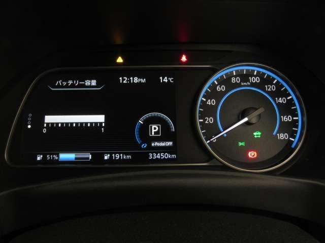 シンプルなメーターになっており、とても見やすくなっております！平均燃費、ガソリン残量、時刻や走行距離などしっかり確認できます！