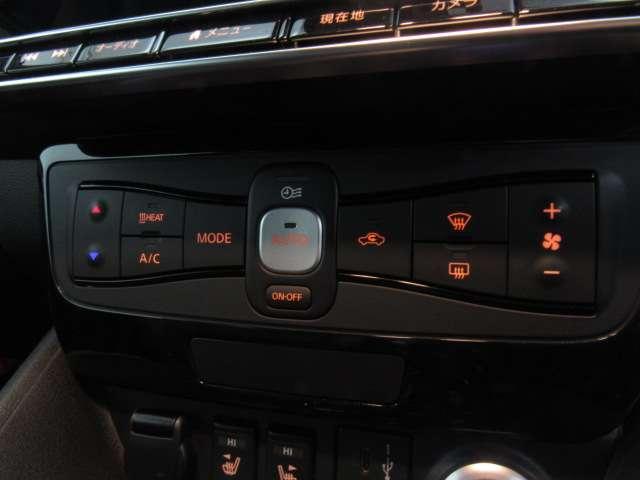 温度の設定をすれば自動で調整してくれるオートエアコンです。液晶パネル表示で設定の確認もしやすいですよ。