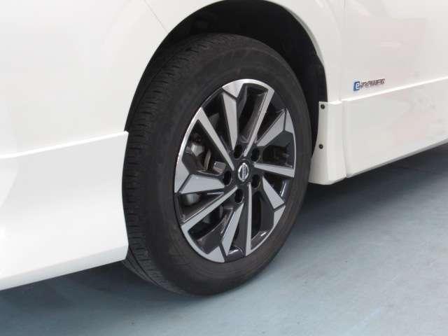 セレナ １．２　ｅ－ＰＯＷＥＲ　ハイウェイスター　Ｖ　ナビ／後席モニタ－／アラビュ／プロパイ／ドラ　３６０°カメラ　エマジェンシーブレーキ　１オナ　スマキー　バックカメラ　ＬＥＤ　レーンアシスト　点検記録簿付　ドラレコ　Ａストップ　イモビ　フルオートエアコン　アルミホイール　エアバック　メモリーナビ（12枚目）