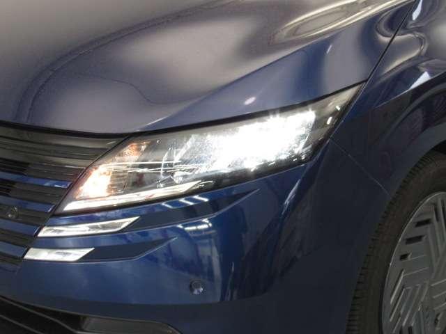 ノート 1.2 X 当社社用車UP/9インチナビ/バックモニタ-/E リアカメラ 衝突被害軽減ブレ-キ ETC付 禁煙車 LEDヘッドライト レーンアシスト インテリジェントキー ワンオーナー アイドリングストップ 整備記録簿 盗難防止システム ワンセグTV TVナビ(12枚目)