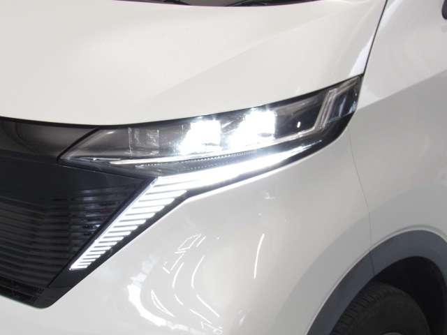 サクラ Ｘ　当社社用車ＵＰ／９インチナビ／アラビュ　アラウンドヴューモニター　運転席エアバック　ＡＡＣ　ＬＥＤヘッドランプ　スマートキー　レーンアシスト　ＥＴＣ　盗難防止システム　禁煙車　キーレスエントリー　ワンオーナー　バックモニター　アルミホイール（13枚目）