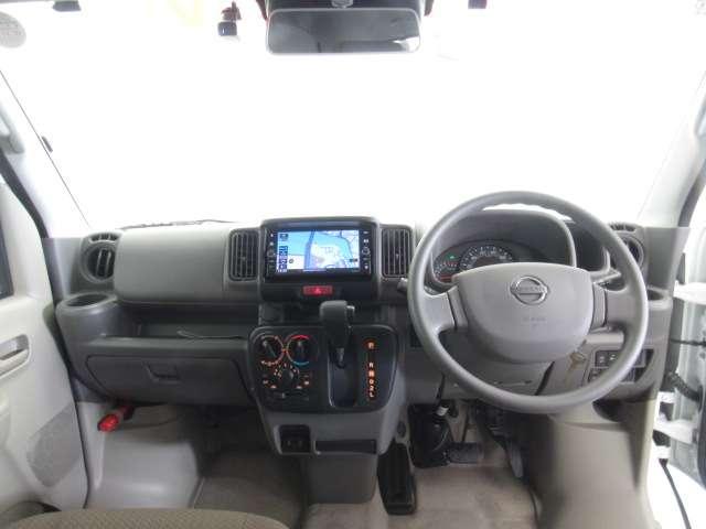 NV100クリッパーバン 660 GX ハイルーフ 純正ナビ/バックモニタ-/ドラレコ/ETC キーレスエントリーキー パワーウィンドー 助手席エアバック ドラレコ エアコン スマートキー ワンオーナー ETC レーンアシスト 運転席エアバック 記録簿有 パワステ ABS 寒冷地仕様 ワンセグ(3枚目)