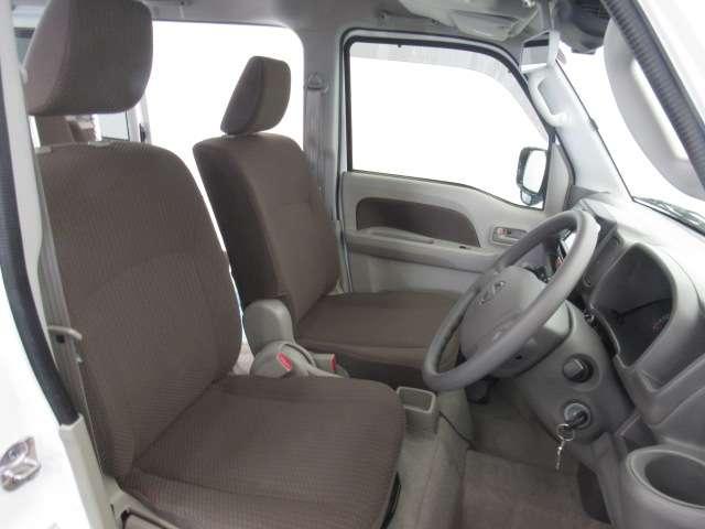 NV100クリッパーバン 660 GX ハイルーフ 純正ナビ/バックモニタ-/ドラレコ/ETC キーレスエントリーキー パワーウィンドー 助手席エアバック ドラレコ エアコン スマートキー ワンオーナー ETC レーンアシスト 運転席エアバック 記録簿有 パワステ ABS 寒冷地仕様 ワンセグ(7枚目)