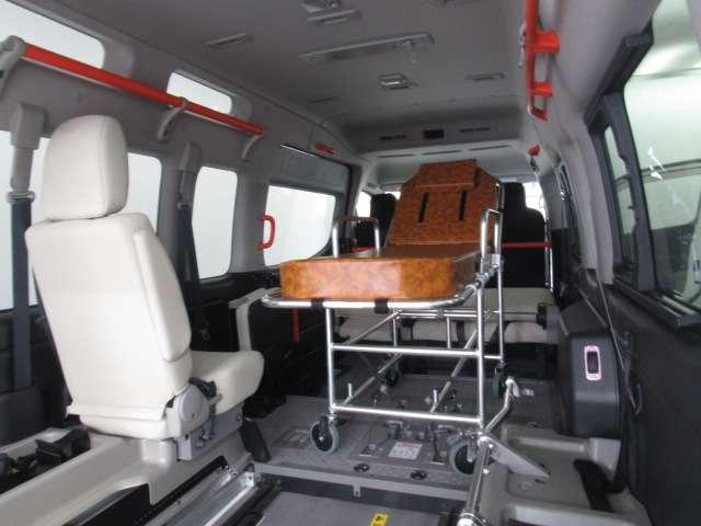 NV350キャラバンバン 2.5 チェアキャブ 車いす2名仕様 当社試乗車UP/ナビ/アラビュ/ドラレコ前後/(8枚目)