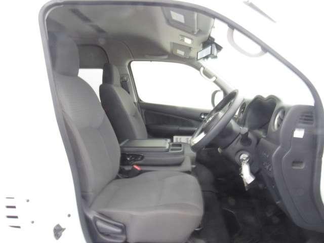 NV350キャラバンバン 2.5 チェアキャブ 車いす2名仕様 当社試乗車UP/ナビ/アラビュ/ドラレコ前後/(19枚目)