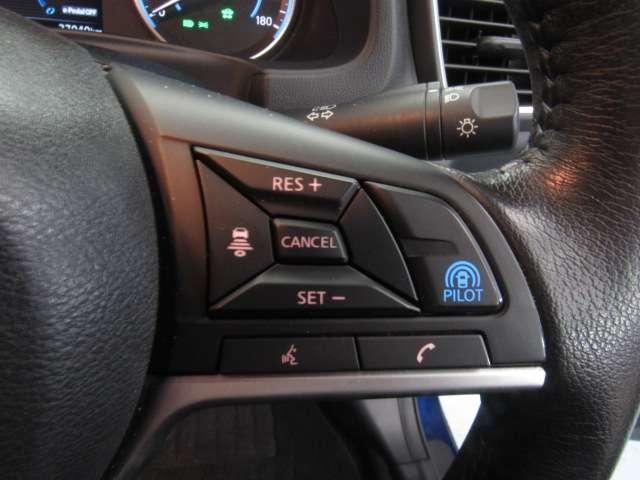 リーフ アーバンクロム　９インチナビ／アラビュ／プロパイロット／スマ　追突防止　全方位カメラ　車線逸脱警報　ＬＥＤライト　バックカメラ　インテリジェントキー　オートエアコン　メモリーナビ　ＥＴＣ　アルミホイール（18枚目）