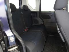 ◆後部座席◆後席も大人の方でもゆったり乗れるスペースを確保。足元も深くシートのクッションも柔らかくロングドライブの疲労を軽減してくれます。 7