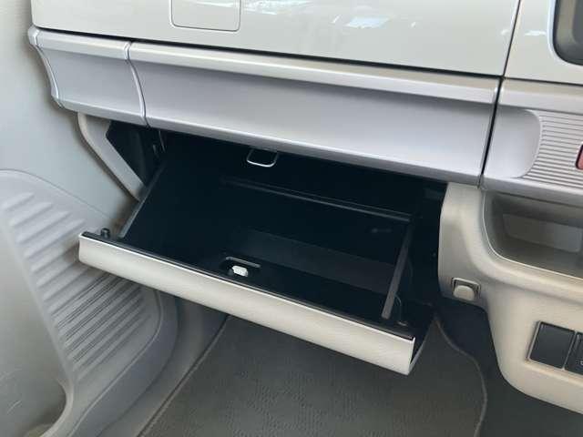 スペーシア ６６０　　ナビ　全周囲カメラ　衝突被害軽減ブレーキ　デュアルセンサーブレーキＳ　両側パワードア　車線逸脱　ｉ－ｓｔｏｐ　フリーキー　ナビＴＶ　サイドエアバック　ダブルエアバック　メモリーナビ　ＡＡＣ　バックモニター　整備記録簿　運転席エアバッグ　ＡＢＳ（10枚目）