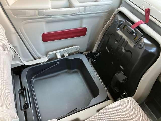 スペーシア ６６０　　ナビ　全周囲カメラ　衝突被害軽減ブレーキ　デュアルセンサーブレーキＳ　両側パワードア　車線逸脱　ｉ－ｓｔｏｐ　フリーキー　ナビＴＶ　サイドエアバック　ダブルエアバック　メモリーナビ　ＡＡＣ　バックモニター　整備記録簿　運転席エアバッグ　ＡＢＳ（11枚目）