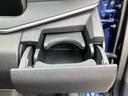運転席側のドリンクホルダー。助手席にも、同様にドリンクホルダーが、ございます。
