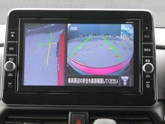 左側にオーデイオやナビのコントロールができるスイッチ、運転中は手を放さず手元で操作可能なんです！ 7