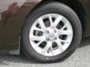アルミホイール付!鉄ホイールと違って軽いので燃費にも影響してきます。ガソリンの高騰に少しは貢献します!足元がきまります。