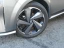 アルミホイール付！鉄ホイールと違って軽いので燃費にも影響してきます。ガソリンの高騰に少しは貢献します！足元がきまります。