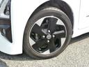 アルミホイール付！鉄ホイールと違って軽いので燃費にも影響してきます。ガソリンの高騰に少しは貢献します！足元がきまります。