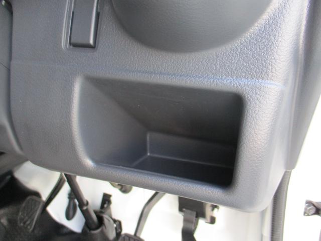 インストポケット（運転席右側）