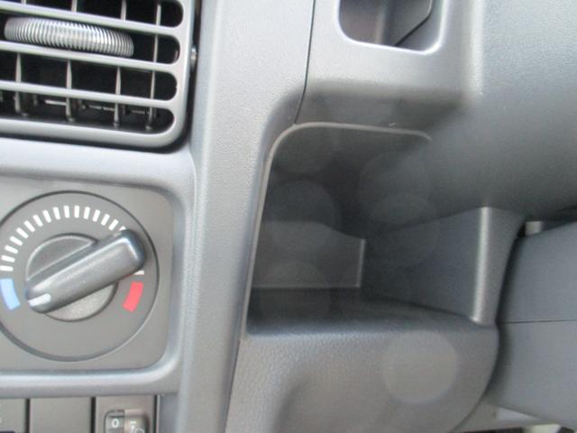 インストポケット（運転席左側）